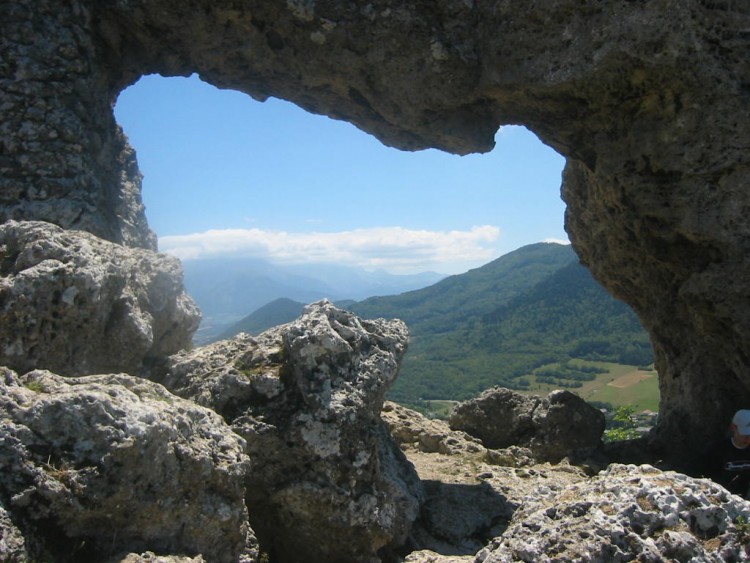 Fonds d'cran Voyages : Europe France > Rhne-Alpes L'Oisans  travers la Pierre Troue.