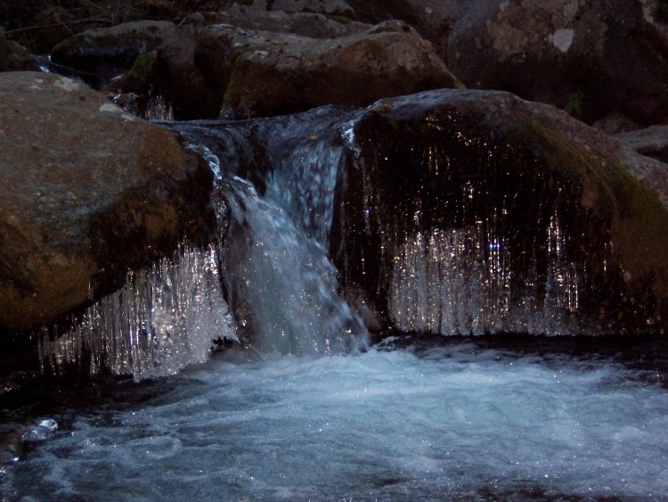 Fonds d'cran Nature Cascades - Chutes Cascade du Cady 2