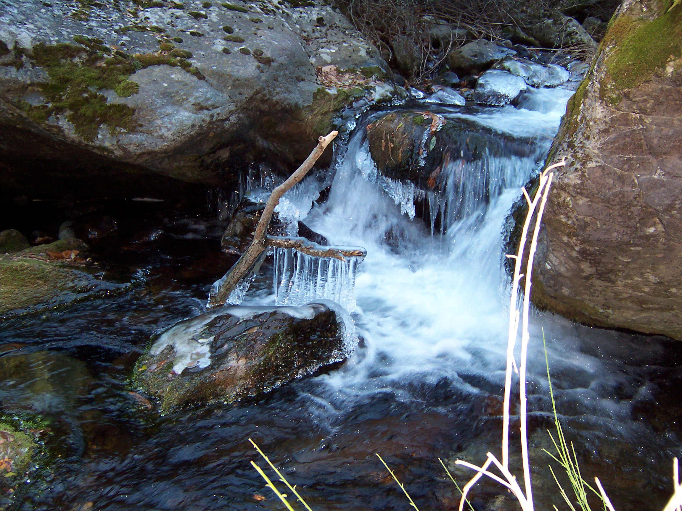 Fonds d'cran Nature Cascades - Chutes Chute avec harpe de glace