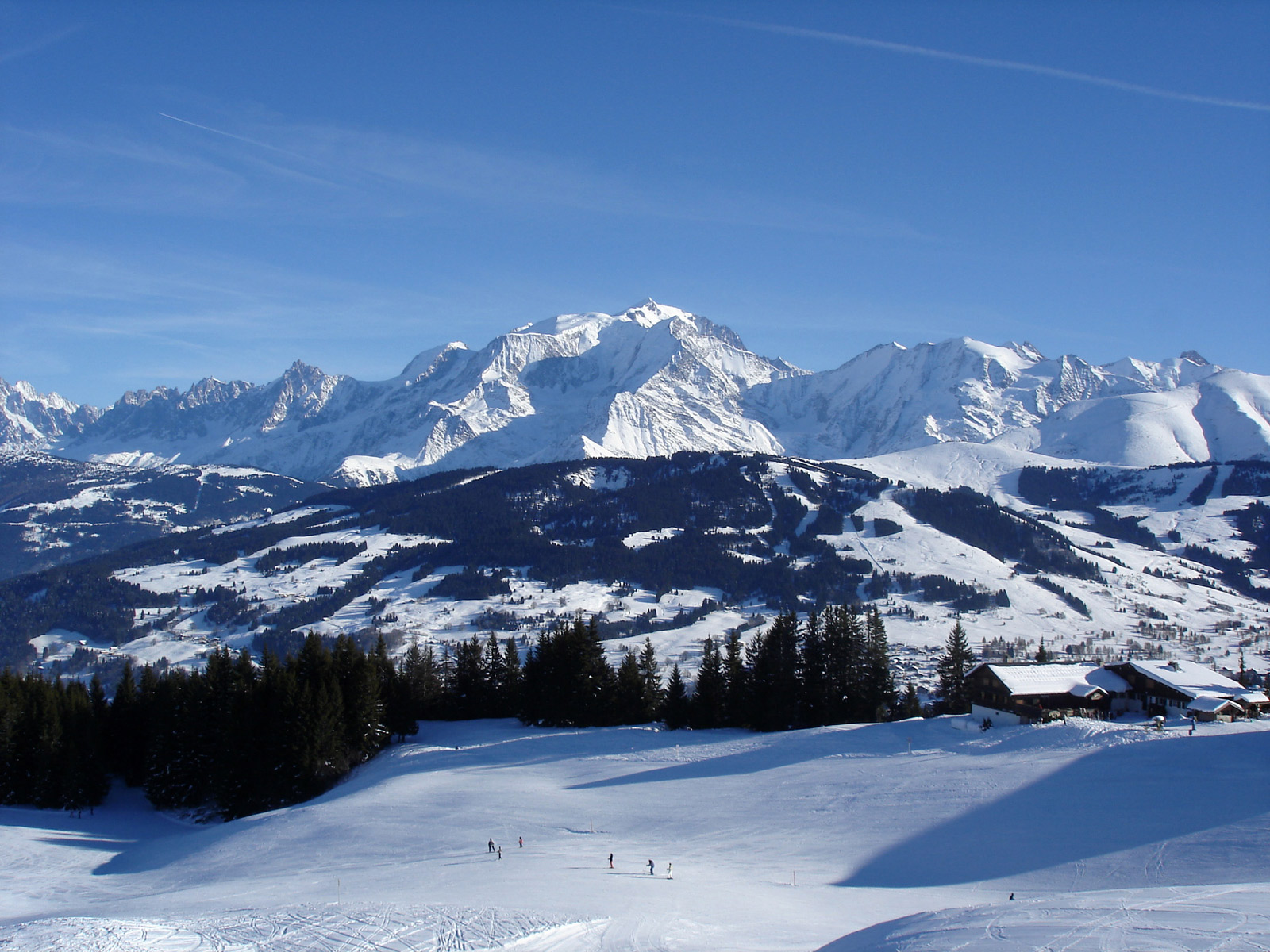 Fonds d'cran Nature Montagnes Skier devant le Mont Blanc