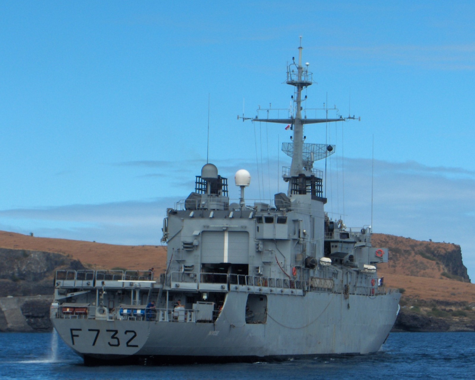 Fonds d'cran Bateaux Btiments de Guerre Runion : la Nivse en baie de Saint Paul