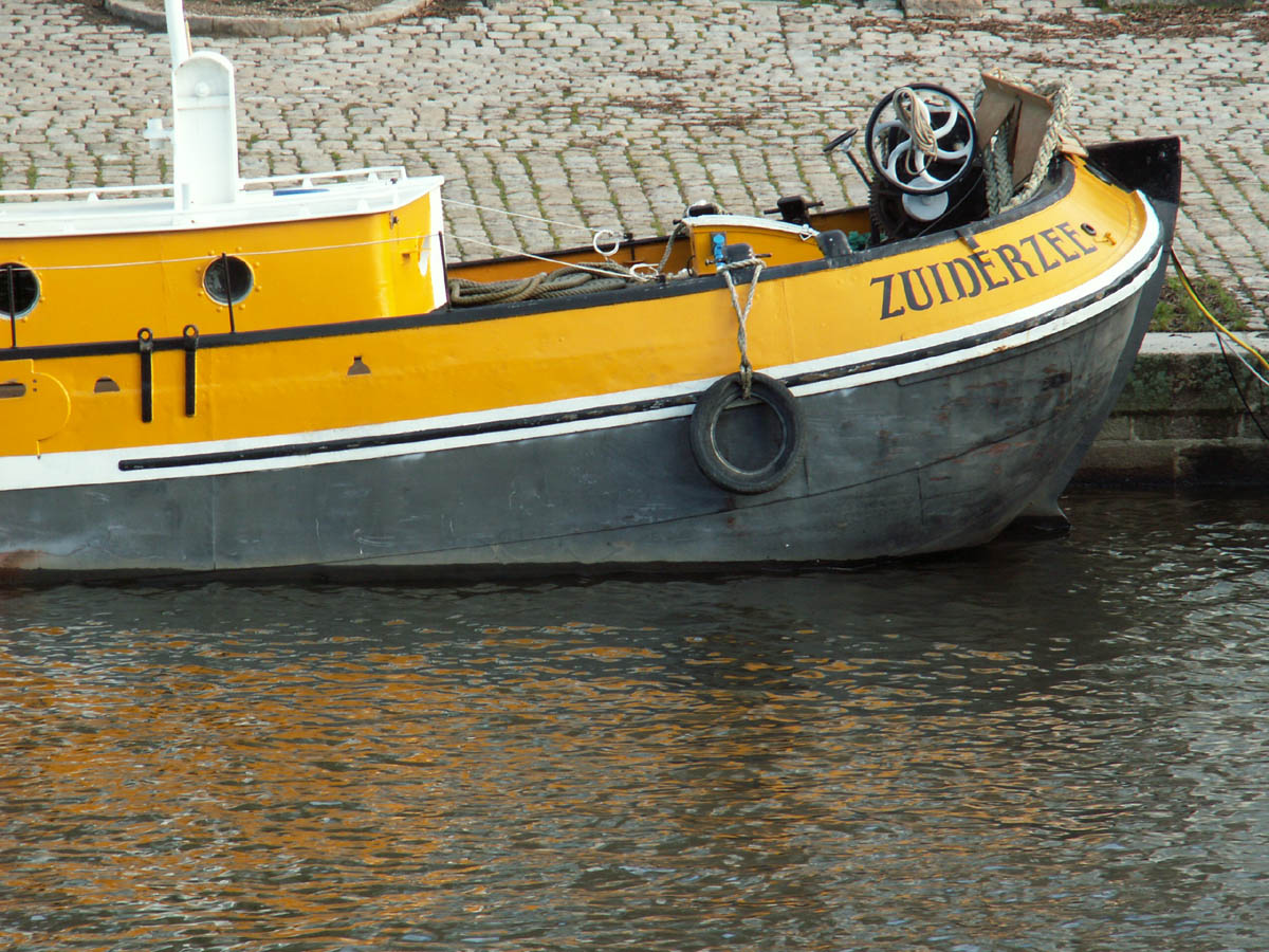 Fonds d'cran Bateaux Bateaux  moteur bateau jaune