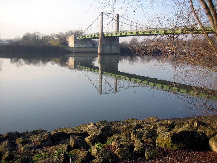 Wallpapers Nature Water - Reflection Sur le pont ....... de Triel....!!