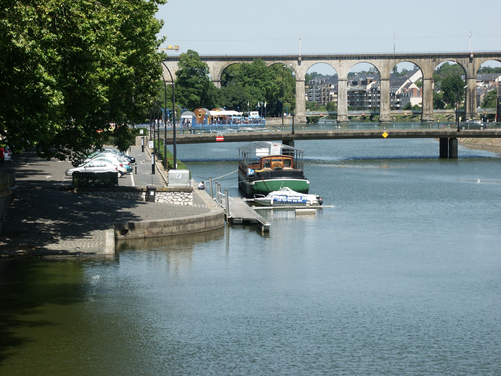 Fonds d'cran Nature Fleuves - Rivires - Torrents La mayenne a Laval