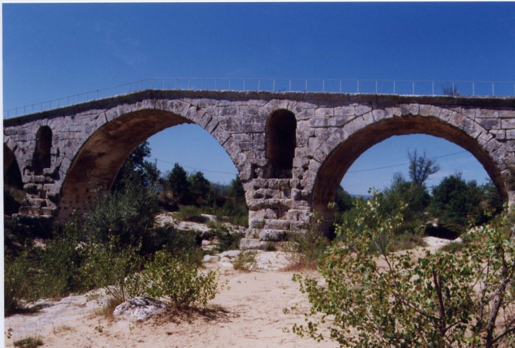 Wallpapers Constructions and architecture Bridges - Aqueduct Pont dans le Vaucluse