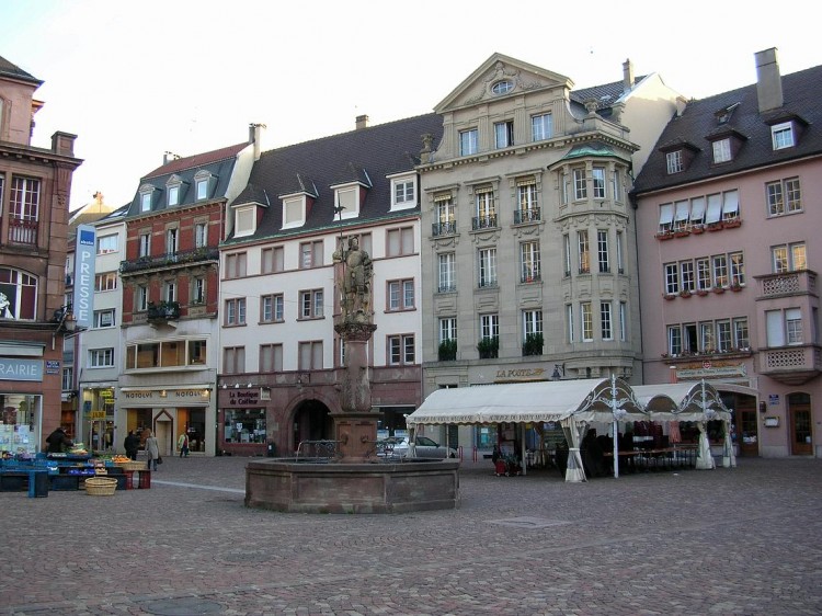 Fonds d'cran Voyages : Europe France > Alsace Maisons de la place de la Runion