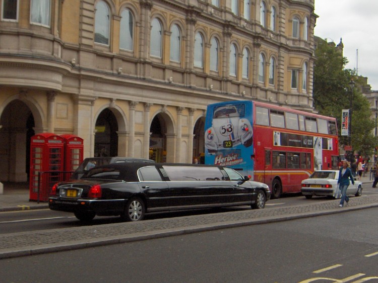 Fonds d'cran Voyages : Europe Grande-Bretagne La voiture idale pour les encombrements  Londres ...