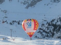 Fonds d'cran Voyages : Europe Courchevel - Montgolfire sur les pistes