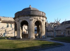 Fonds d'cran Constructions et architecture Puit du monastre des Chartreux