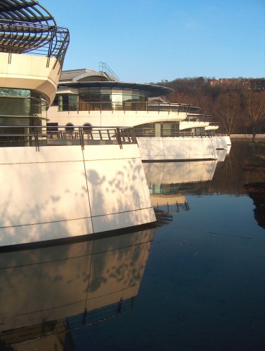 Fonds d'cran Constructions et architecture Monde moderne Le sige social d'Infogrammes sur les quais de Sane  Lyon