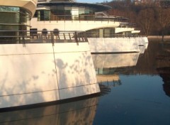 Fonds d'cran Constructions et architecture Le sige social d'Infogrammes sur les quais de Sane  Lyon