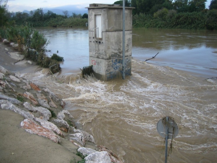 Fonds d'cran Nature Fleuves - Rivires - Torrents L' Agly en crue  Rivesaltes (66)