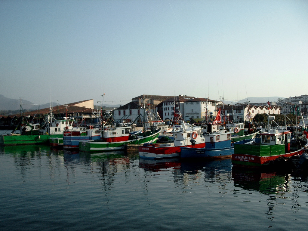 Fonds d'cran Bateaux Bateaux de pche Port