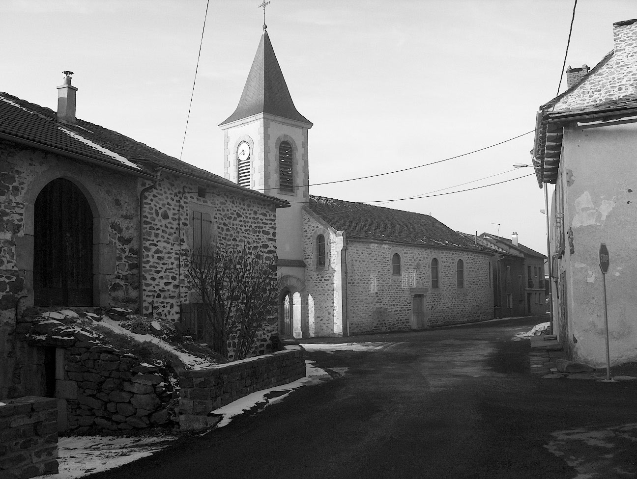 Fonds d'cran Voyages : Europe France > Auvergne L'eglise du Pertuis