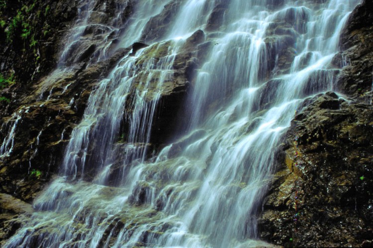 Fonds d'cran Nature Cascades - Chutes L'eau, l'eau qui chante.