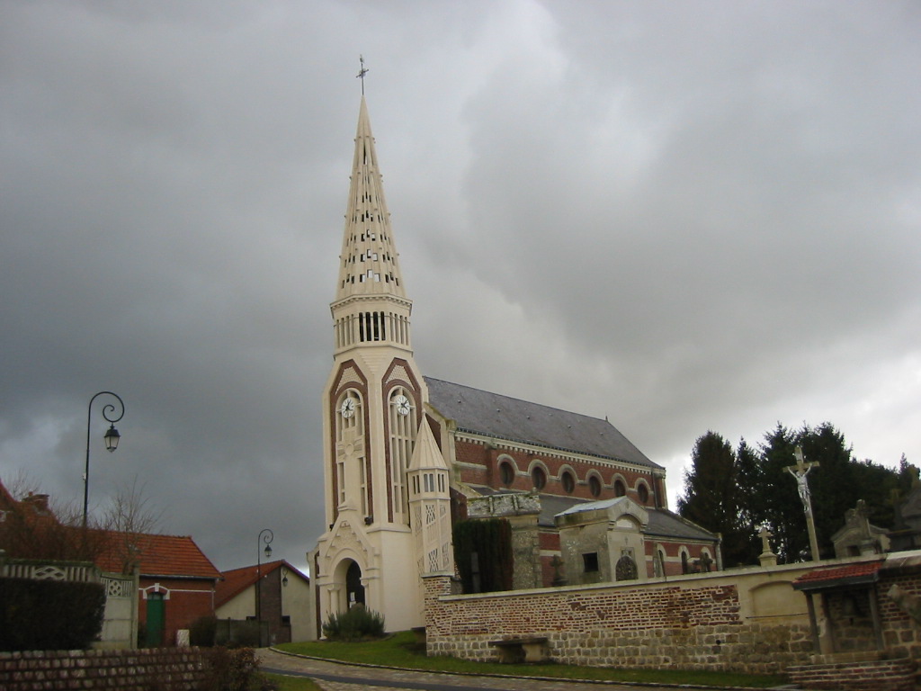 Fonds d'cran Constructions et architecture Edifices Religieux L' glise de Clastres (02) Sous un ciel gris