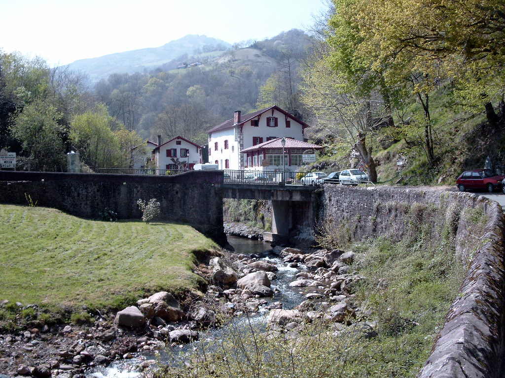 Fonds d'cran Voyages : Europe France > Pyrnes Atlantiques La pas de Roland (64)