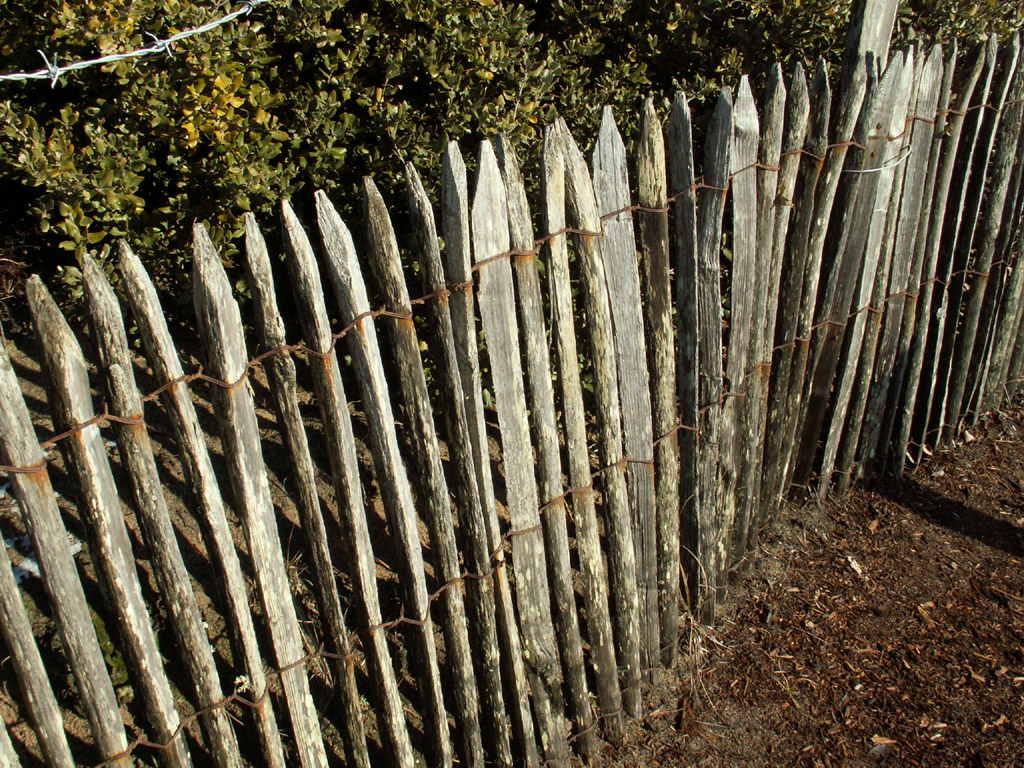 Fonds d'cran Constructions et architecture Toits - Murs - Cltures piquets