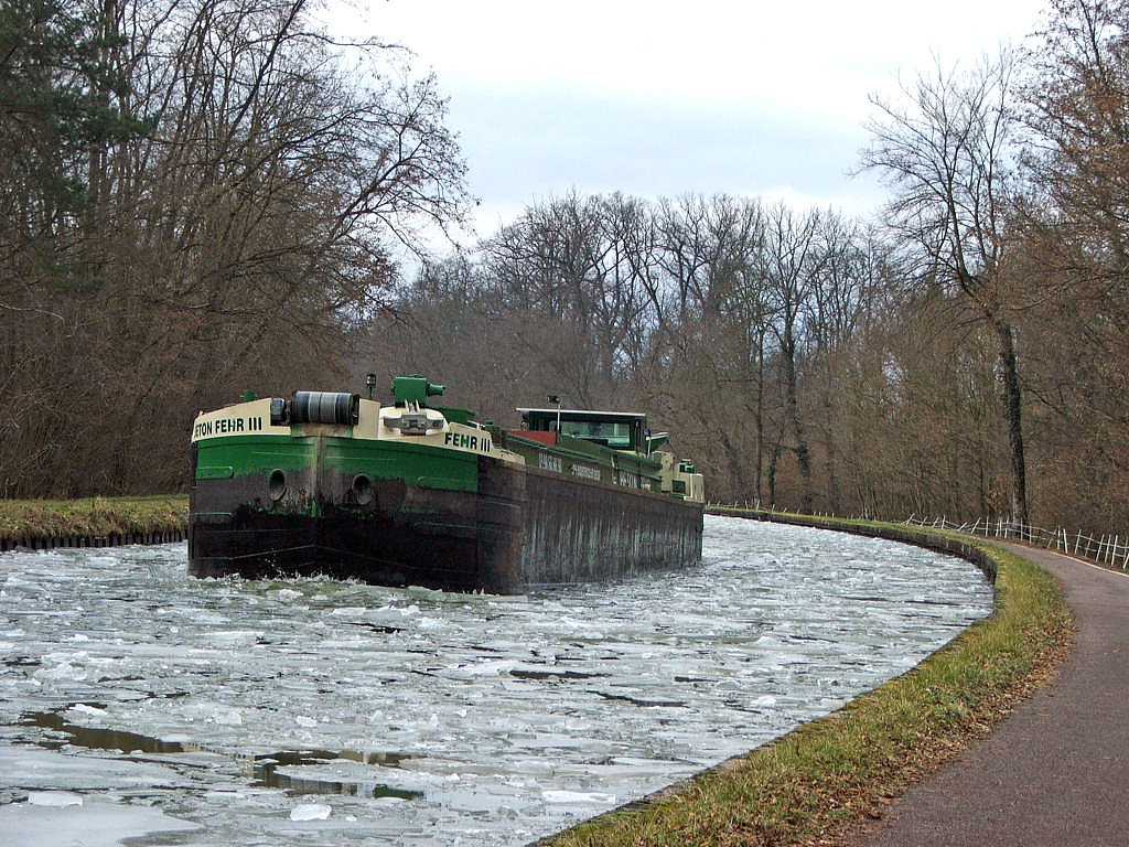 Fonds d'cran Bateaux Bateaux de pche Saison d'hiver