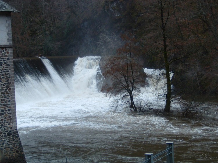 Fonds d'cran Nature Cascades - Chutes barrage de biard