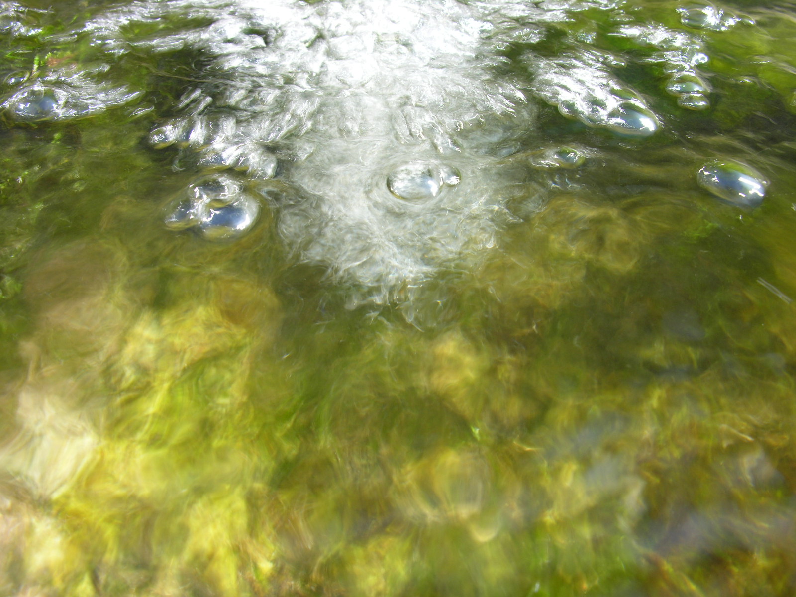 Fonds d'cran Nature Eau Bouillonnement limpide