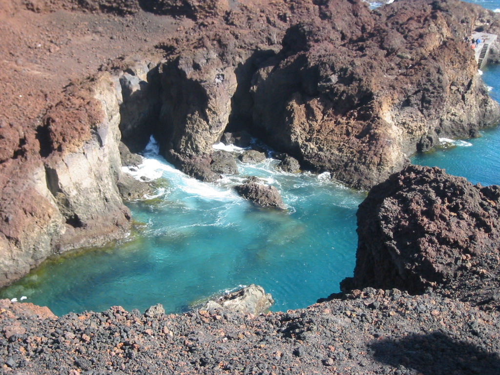 Fonds d'cran Voyages : Afrique Les Canaries Eaux turquoises et roches brles