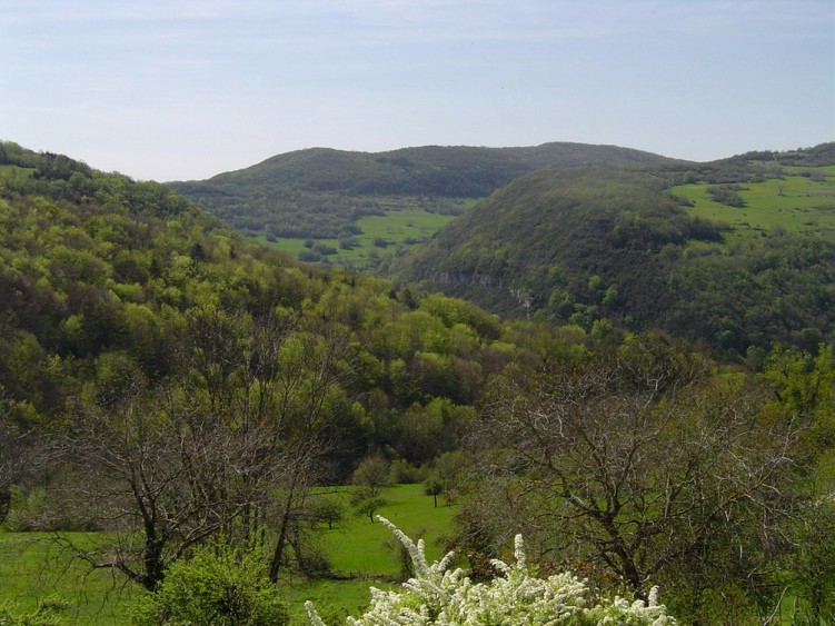 Fonds d'cran Voyages : Europe France > Rhne-Alpes paysage du Bugey dans l'Ain