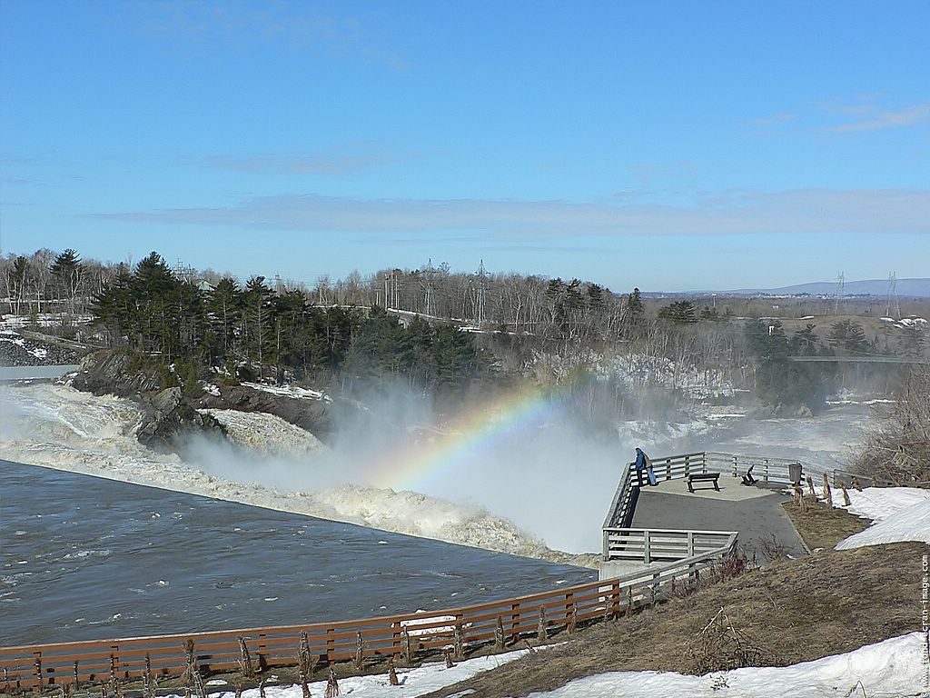 Fonds d'cran Nature Cascades - Chutes Chtes de la rivire chaudire