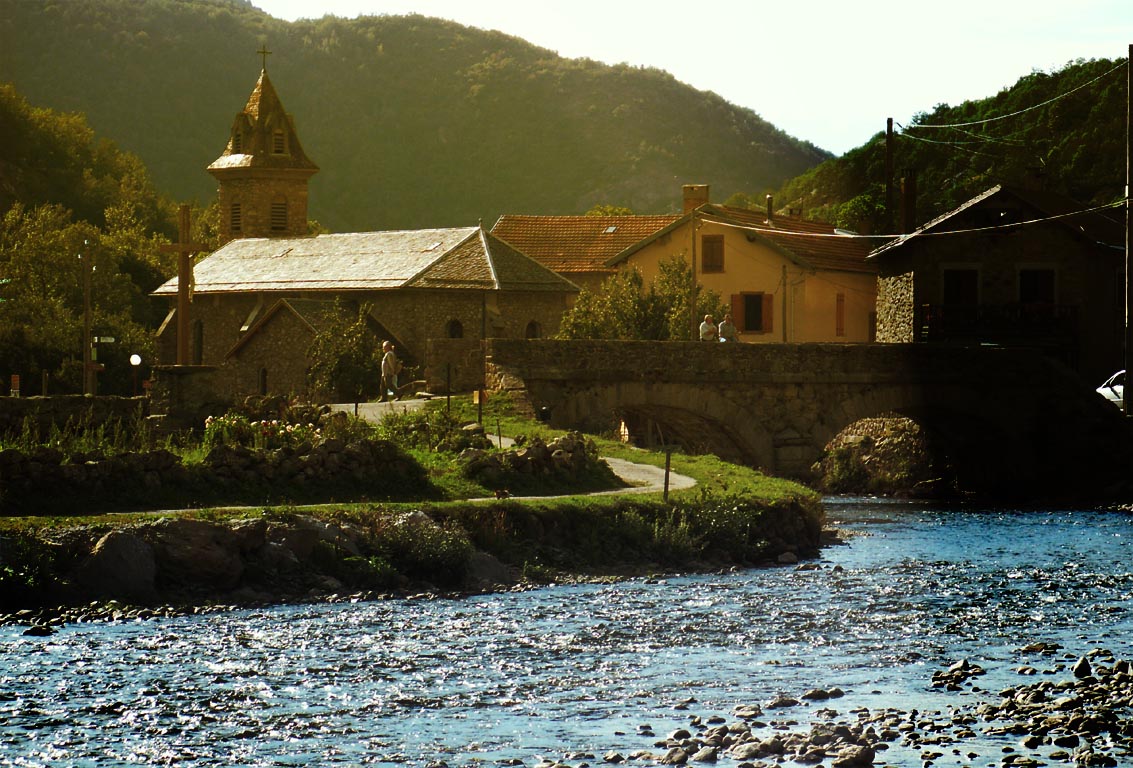 Fonds d'cran Voyages : Europe France > Midi-Pyrnes village des pyrnes