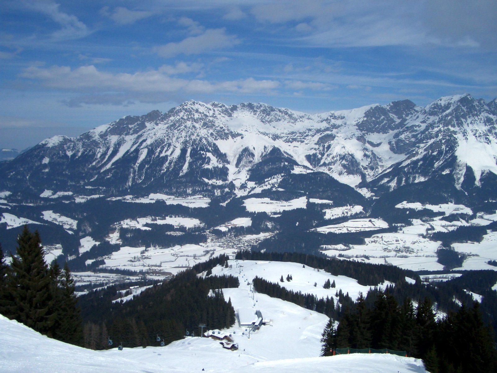 Fonds d'cran Nature Montagnes Vue sur la valle de Scheffau en Autriche