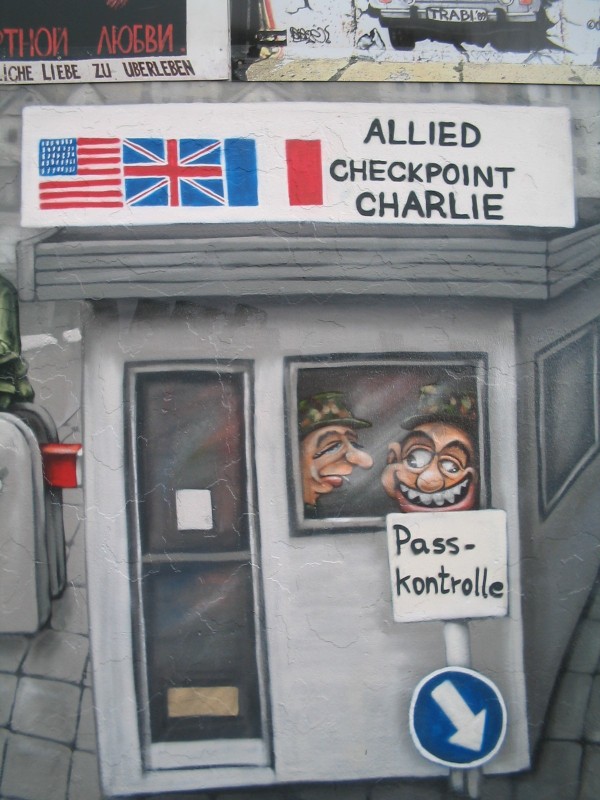 Wallpapers Art - Painting Graffitis Check point Charlie