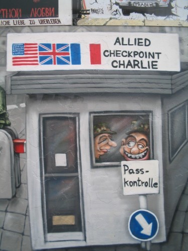 Fonds d'cran Art - Peinture Graffitis Check point Charlie