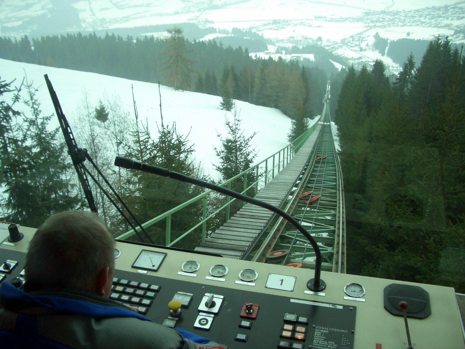 Fonds d'cran Transports divers Trains Montagne russe avec chauffeur