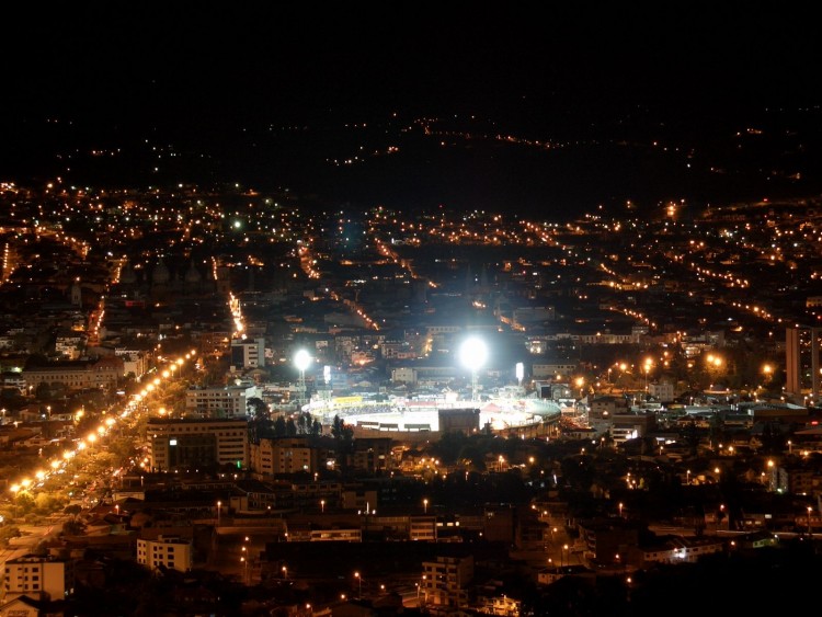 Wallpapers Trips : South America Ecuador Noche de Futbol en Cuenca