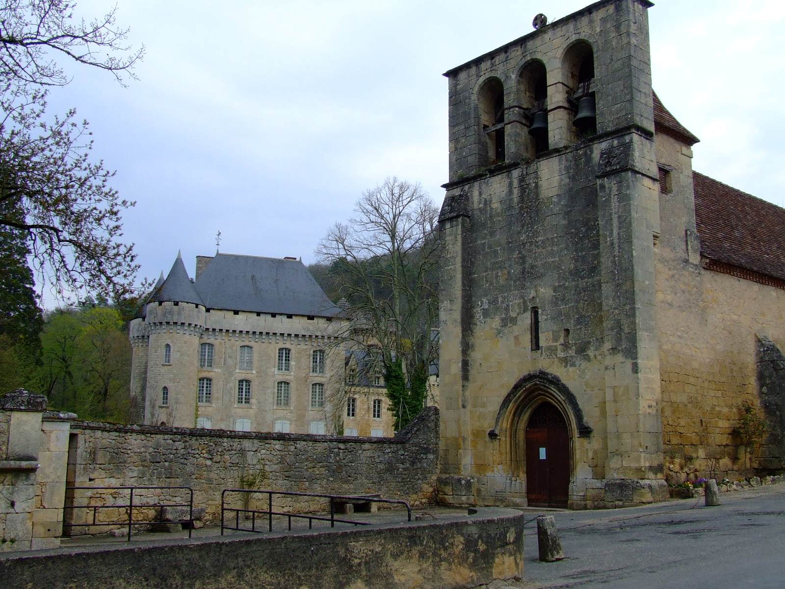 Fonds d'cran Constructions et architecture Chteaux - Palais glise et chteau de Campagne