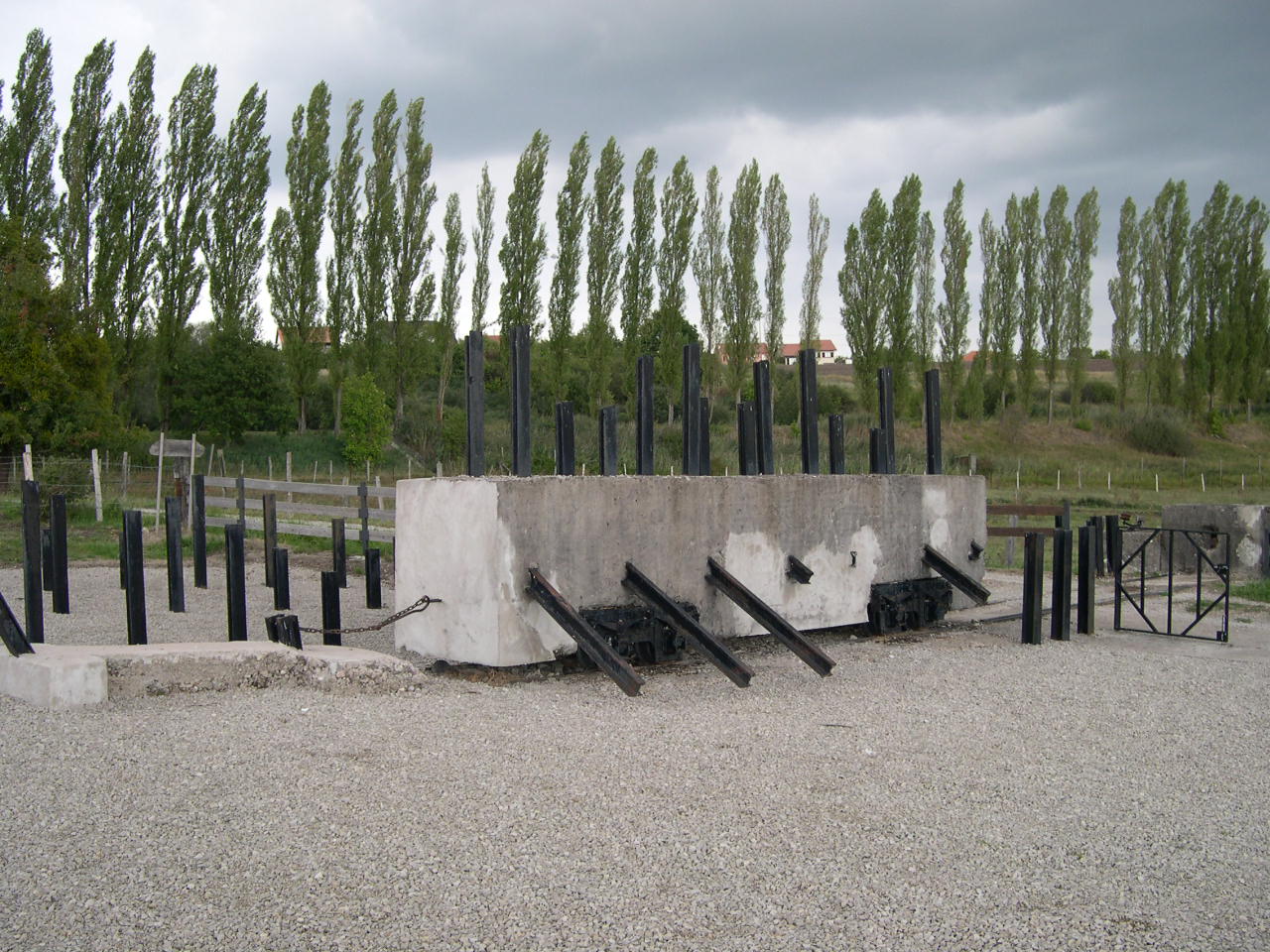 Fonds d'cran Constructions et architecture Ruines - Vestiges Le Wagon antichars de Barst (57)