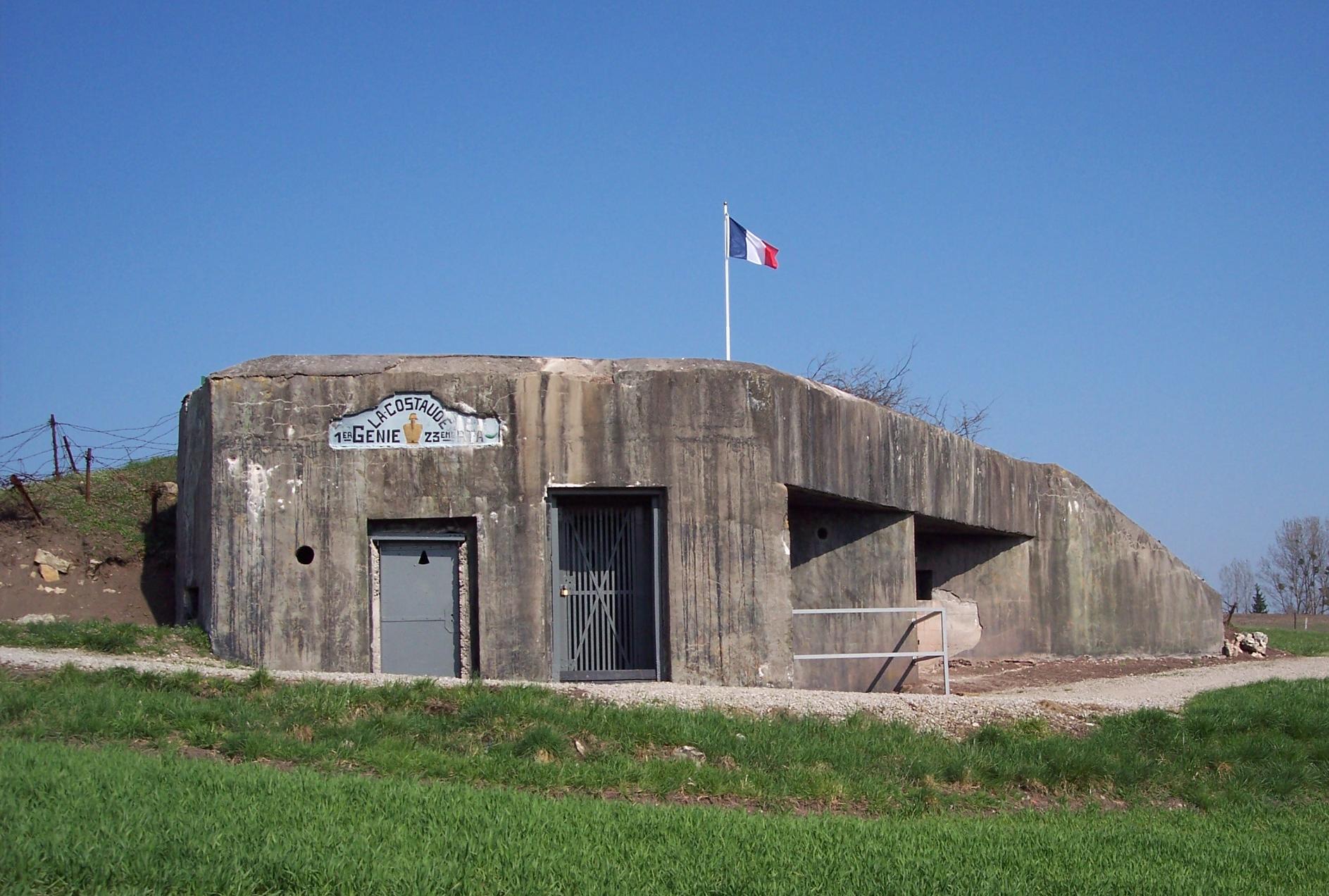 Fonds d'cran Constructions et architecture Constructions diverses casemate d'artillerie de la Ligne Maginot Aquatique