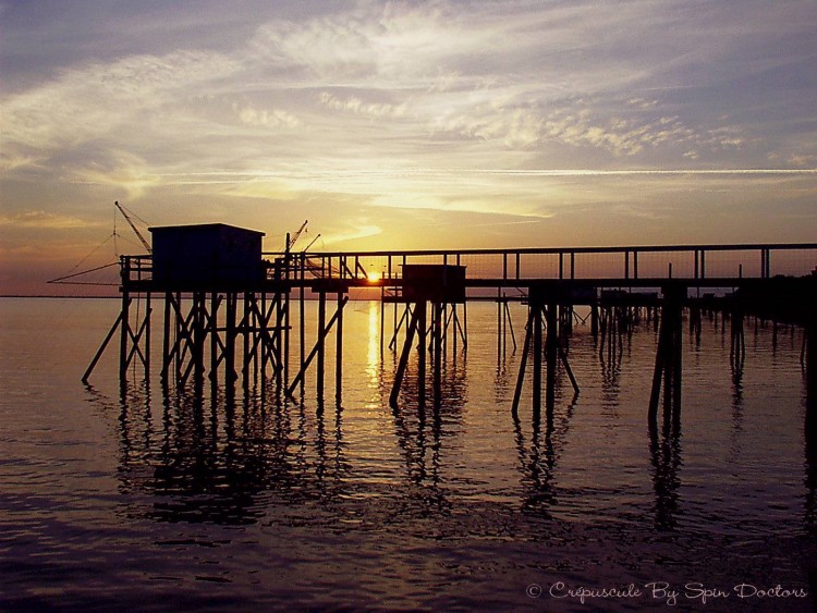 Fonds d'cran Nature Mers - Ocans - Plages Crpuscule sur les carrelets de Port des Barques