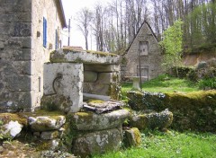 Fonds d'cran Constructions et architecture puit en ruine