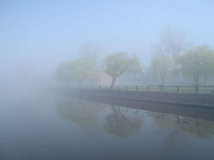 Fonds d'cran Nature Fleuves - Rivires - Torrents Matin de brume