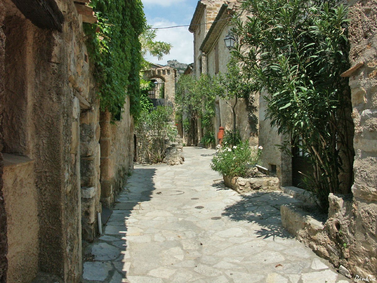 Fonds d'cran Voyages : Europe France > Languedoc-Roussillon ST-Guilhem le Dsert.