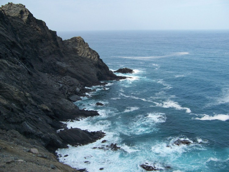 Fonds d'cran Nature Mers - Ocans - Plages Rochers et vagues