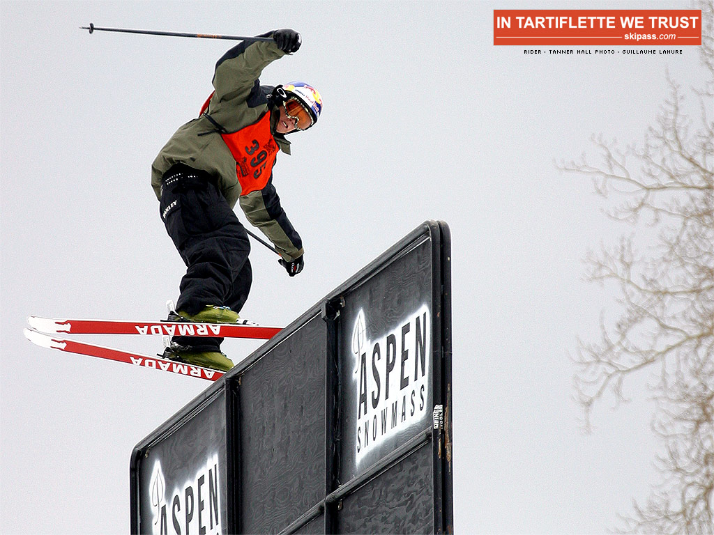 Fonds d'cran Sports - Loisirs Ski Slide sur rampe avec ski