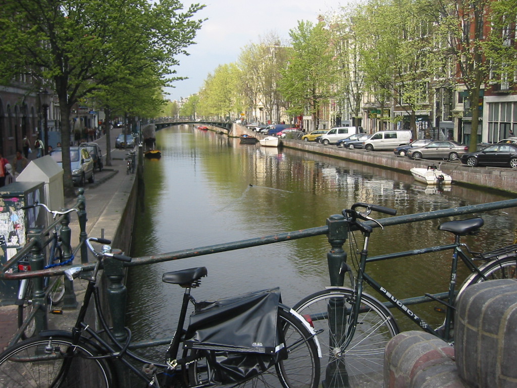 Fonds d'cran Voyages : Europe Pays-Bas Canal  Amsterdam (1)