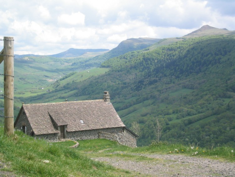 Fonds d'cran Voyages : Europe France > Auvergne Buron dans le Cantal