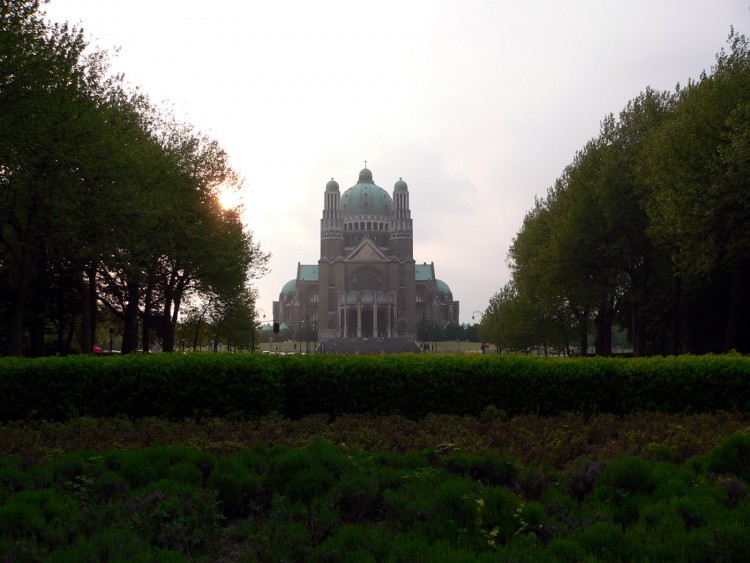 Fonds d'cran Voyages : Europe Belgique la basilique et son parc