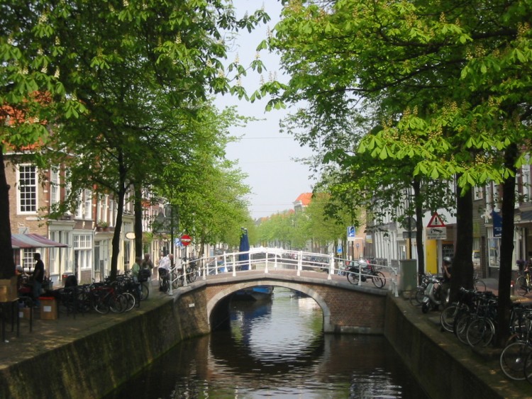 Fonds d'cran Voyages : Europe Pays-Bas Canal  Delft (Hollande)