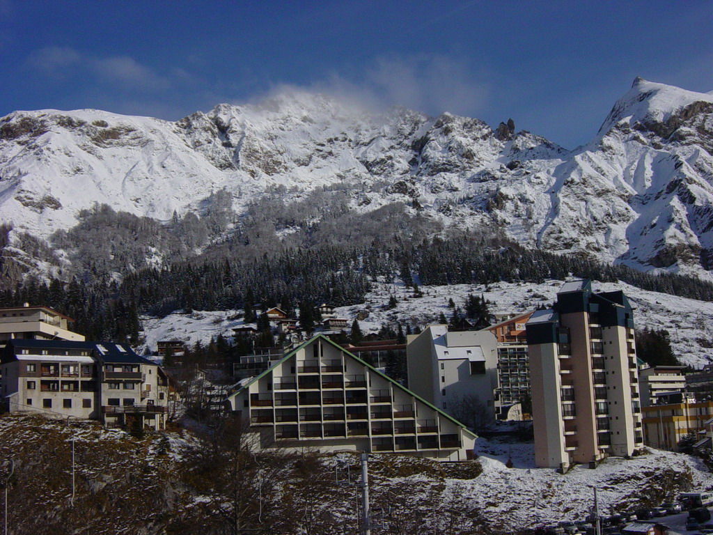 Fonds d'cran Nature Montagnes station de Gourette