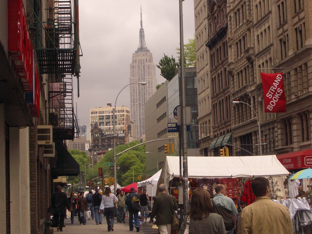 Fonds d'cran Voyages : Amrique du nord Etats-Unis > New York Empire State Building vu de Broadway