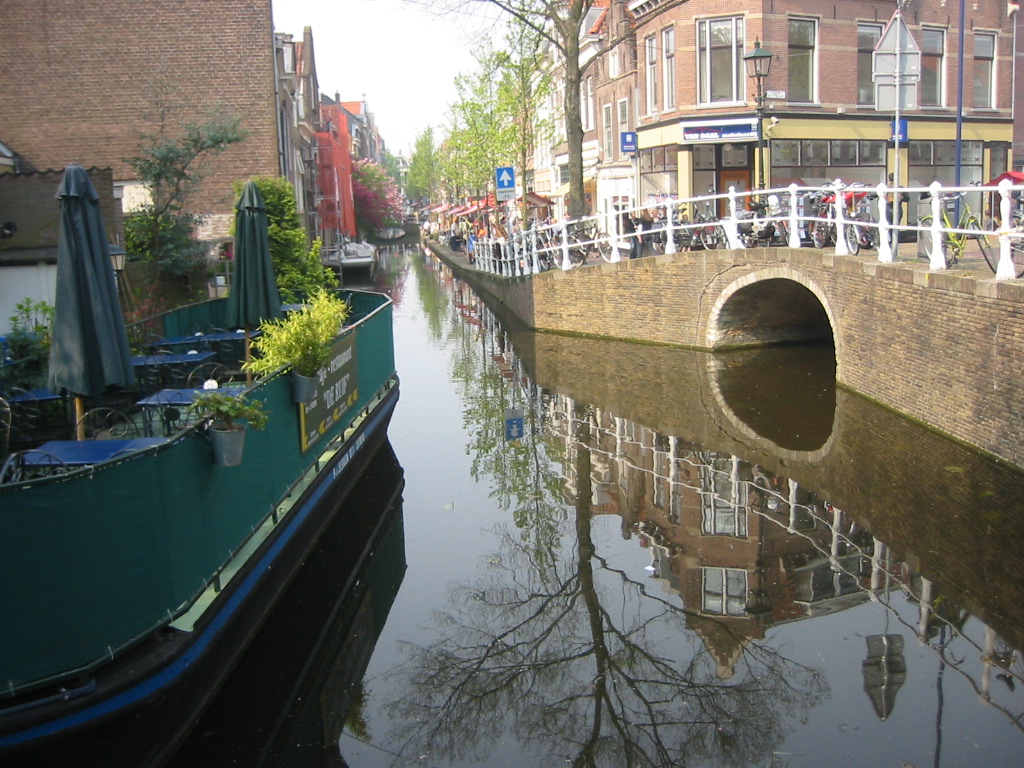 Fonds d'cran Voyages : Europe Pays-Bas Canal  Delft (Hollande)